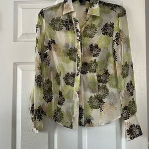 Ann Taylor blouse floral pattern. 100% Silk Top Size 4 Petite